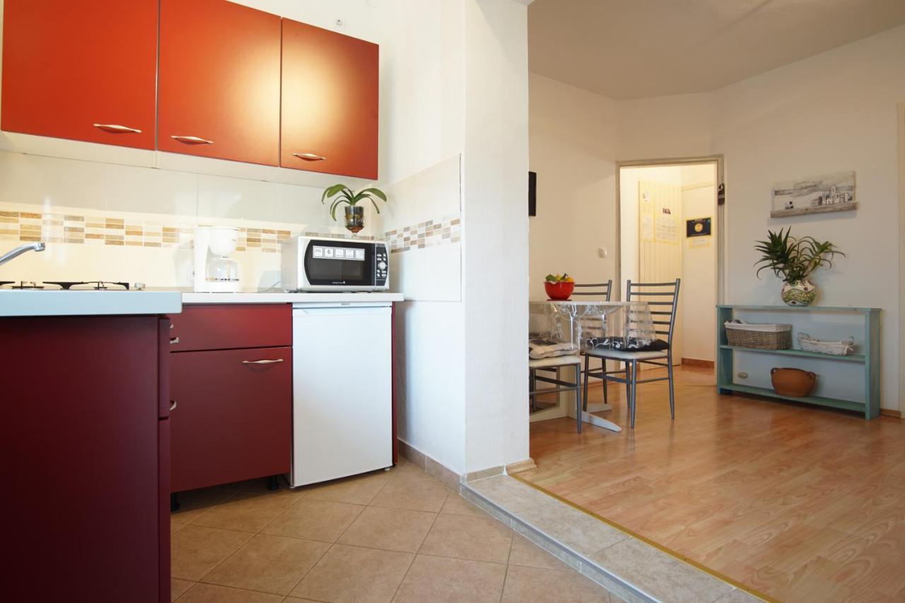 Apartments And Room Markovic Rovinjsko Selo Exterior foto