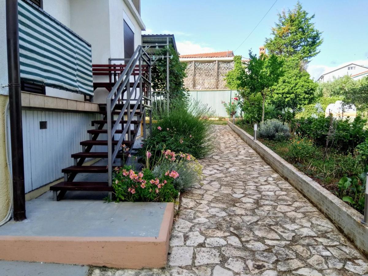 Apartments And Room Markovic Rovinjsko Selo Exterior foto